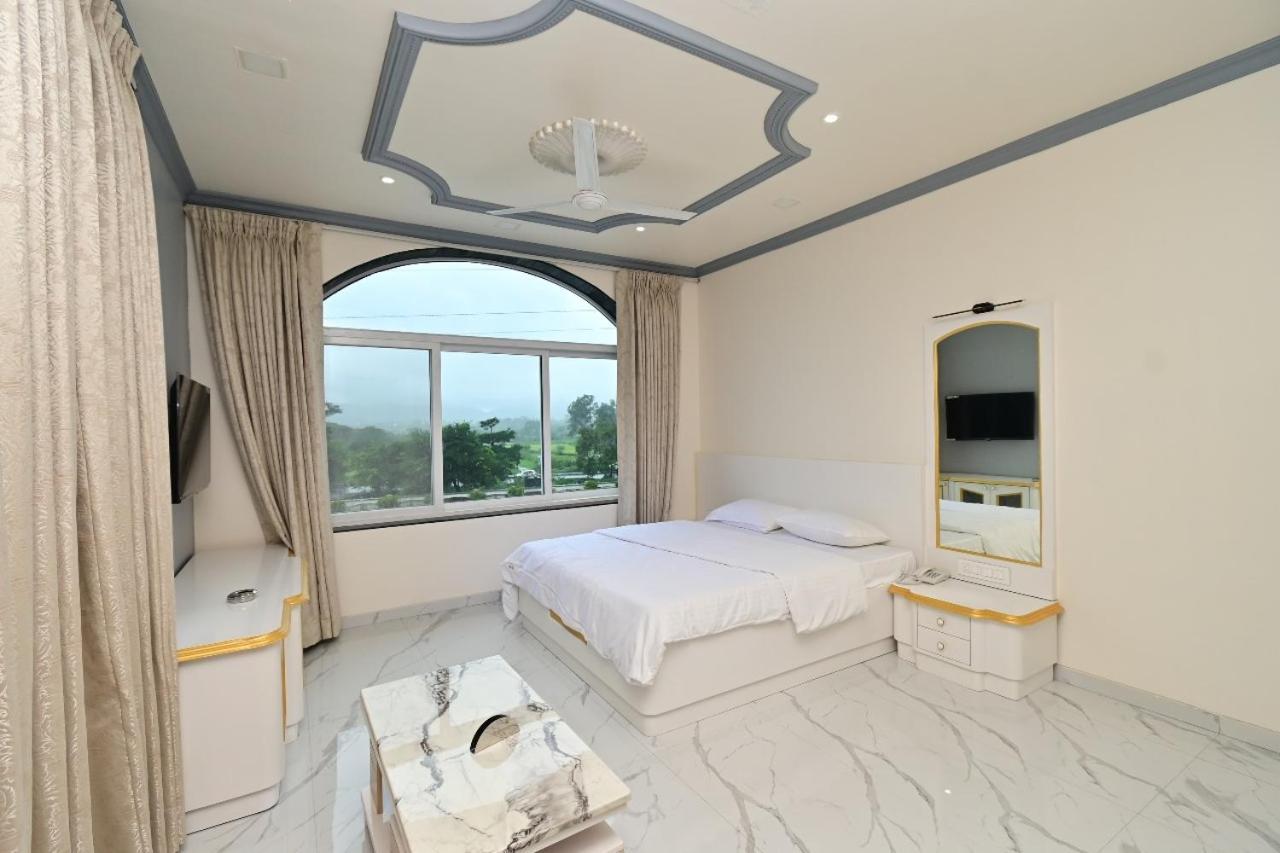 Vedika Garden Hotel Ambavna Ngoại thất bức ảnh